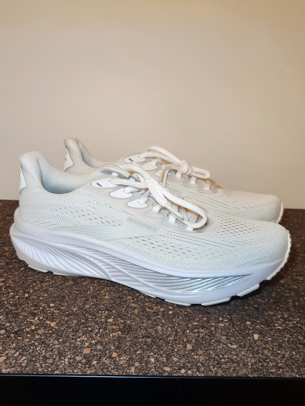 Brooks Ghost 17 Running Shoes All White Womens Size 8